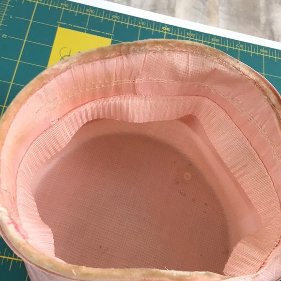 Aww. A neat pillbox? Vintage pink hat - Picture 4 of 4